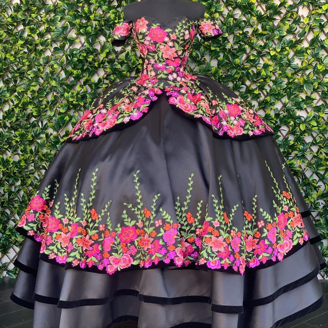 Sexy Black 3D Floral Flowers Quinceanera Dress Charro Mexican XV Gradaution Cocktail Prom Dresses Satin with Sleeves Ball Gown Sweet 16 Vestidos 15 Anos, Red
Sexy Black 3D Floral Flowers Quinceanera Dress Charro Mexican XV Gradaution Cocktail Prom Dresses Satin with Sleeves Ball Gown Sweet 16 Vestidos 15 Anos, Red