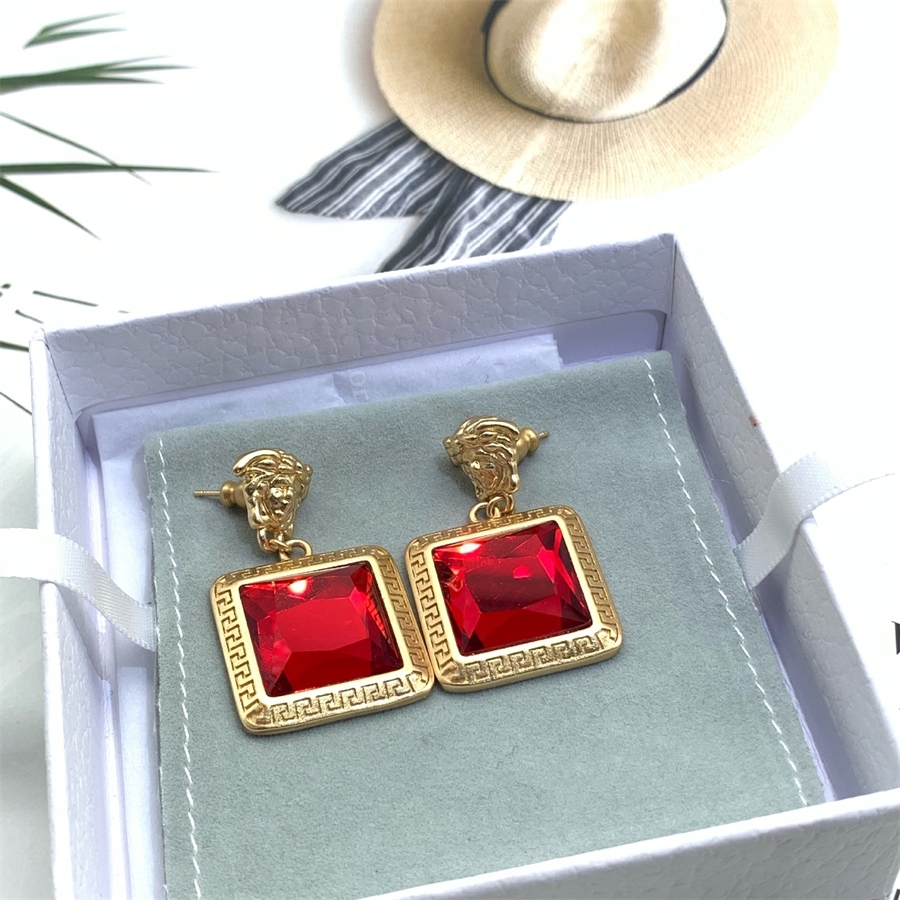 Fan family / F family Red Square earring net red exaggeration 925 silver needle anti allergy Necklace Earrings femalek0
Fan family / F family Red Square earring net red exaggeration 925 silver needle anti allergy Necklace Earrings femalek0
