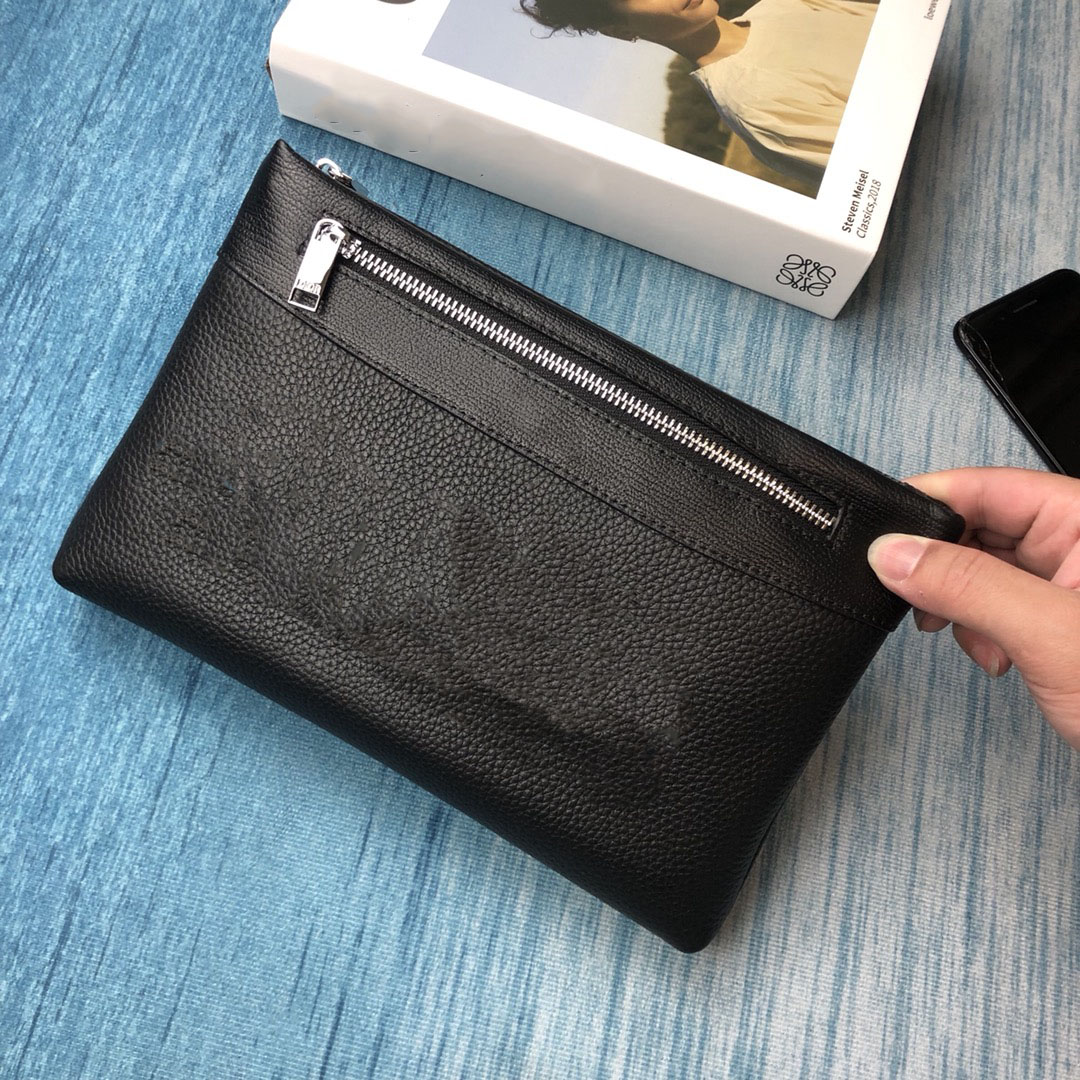 High-quality men and women Wallets & Holders Leather three-piece set chain fashion with box size: 27*18*3 cm
High-quality men and women Wallets & Holders Leather three-piece set chain fashion with box size: 27*18*3 cm
