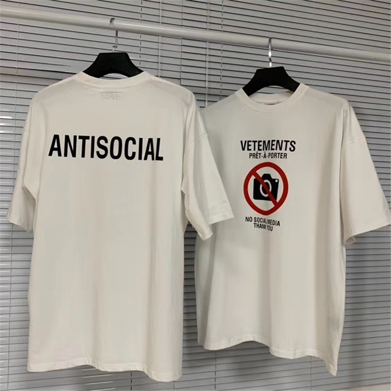 Luxury designer mens T-shirt tops letter printing French street trend Vetements casual cotton white high-quality tees
Luxury designer mens T-shirt tops letter printing French street trend Vetements casual cotton white high-quality tees