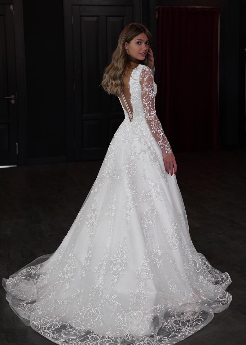 2021 A Line Wedding Dresses Plus Size Bridal Gowns V Neck Long Sleeve Lace Appliques Covered Button Vestios De Novia