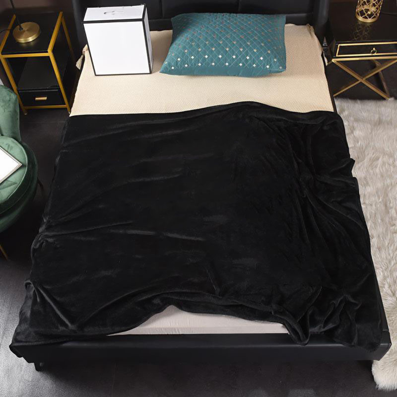 Sleeping Quilt women men Multi-function Fashion Blankets Luxurys Sofa Car Air Condition Blankets Home Office Nap Sleep High Quality Blanket
Sleeping Quilt women men Multi-function Fashion Blankets Luxurys Sofa Car Air Condition Blankets Home Office Nap Sleep High Quality Blanket