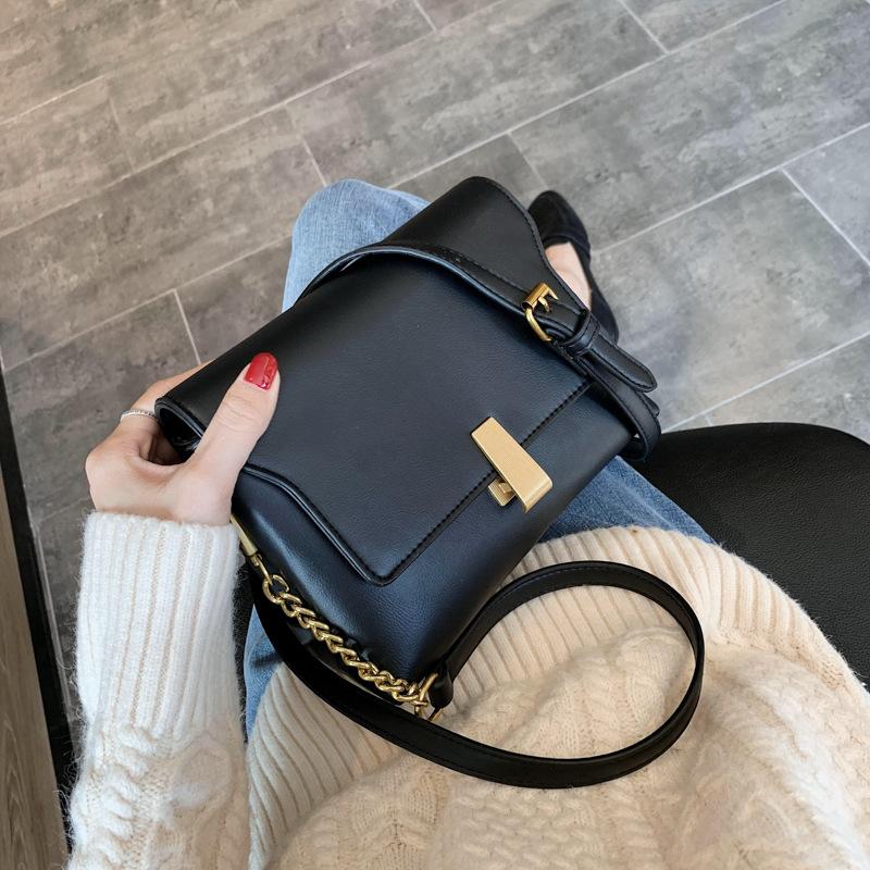 2021 new female bag texture temperament ladies small bag Korean messenger fashion shoulder fashionable purses, Black
2021 new female bag texture temperament ladies small bag Korean messenger fashion shoulder fashionable purses, Black