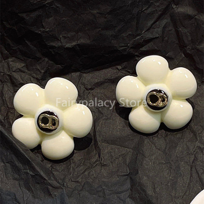 2022 Designer Brooch Famous Vintage Letter Brooches flower Pin Women Jewelry Clothing Decoration high quality Accessories
2022 Designer Brooch Famous Vintage Letter Brooches flower Pin Women Jewelry Clothing Decoration high quality Accessories