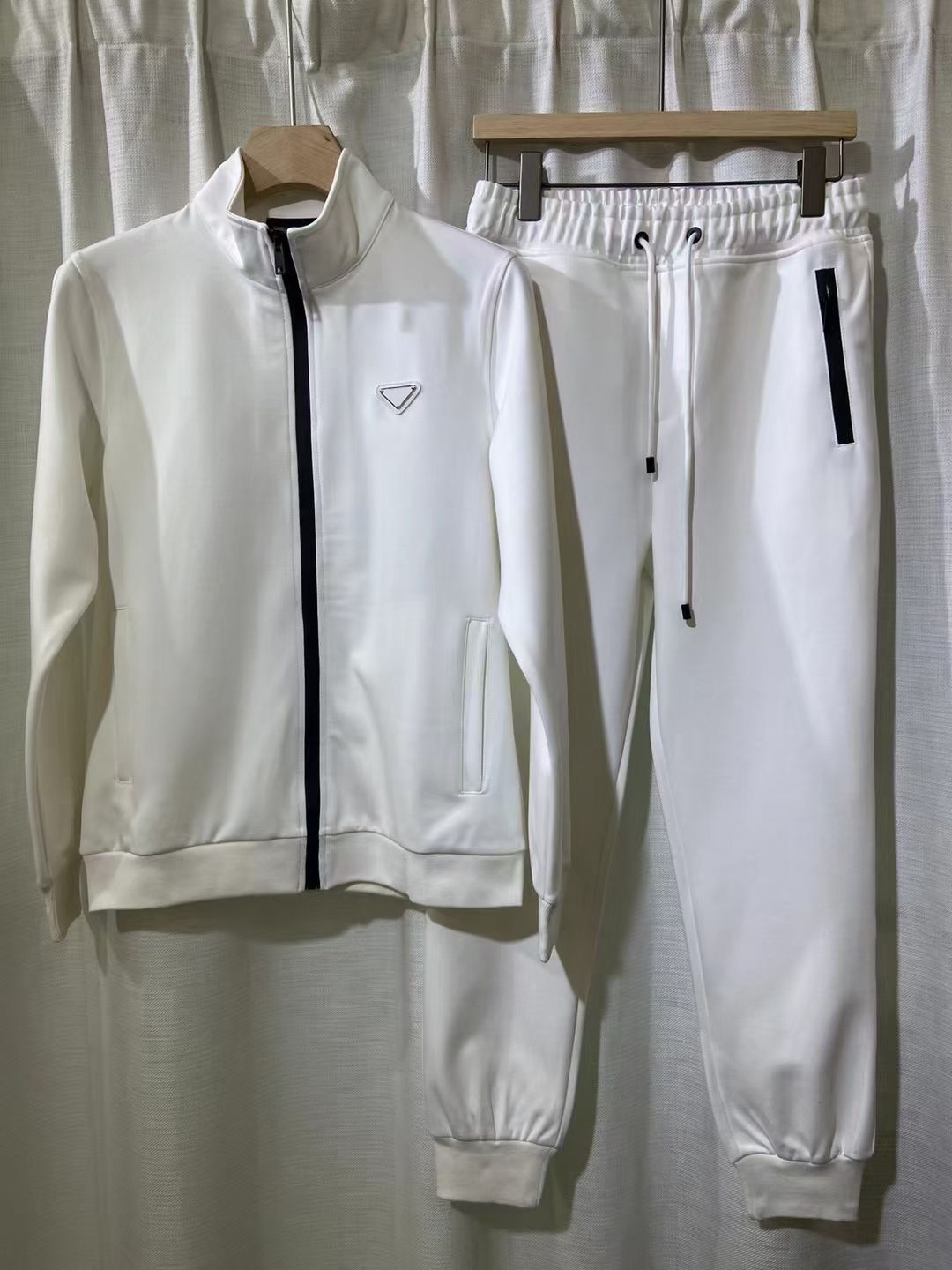 spring and antumn top quality men cotton tracksuit slongsleeve casual sportsuit asian size m-3xl black white color, 001
spring and antumn top quality men cotton tracksuit slongsleeve casual sportsuit asian size m-3xl black white color, 001