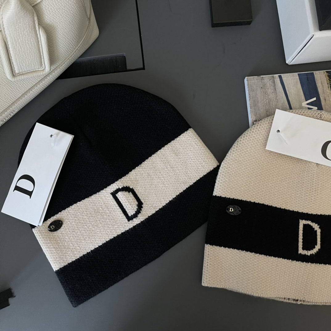 luxurys designers beanie Men's and women's fashion cap casual high quality warm caps lovers Designer Hats good, Blue;gray
luxurys designers beanie Men's and women's fashion cap casual high quality warm caps lovers Designer Hats good, Blue;gray