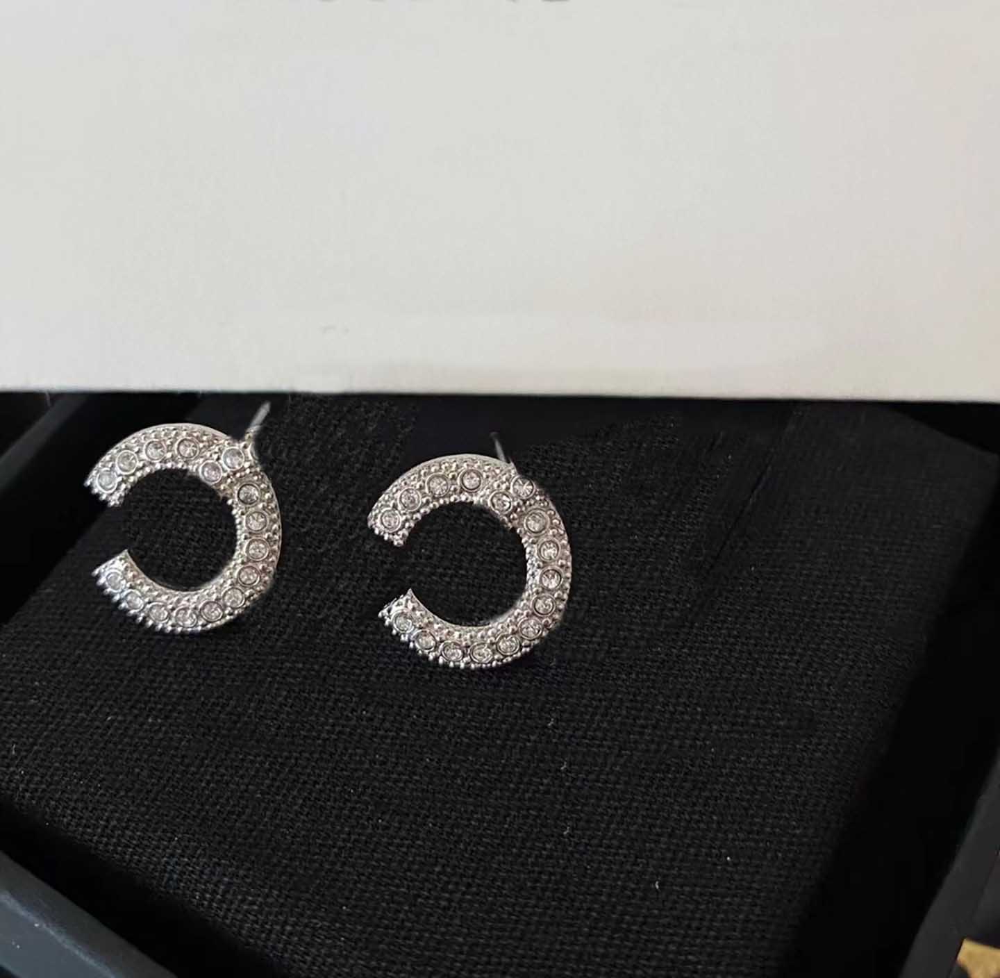 2022 Top quality Charm stud earring with diamond in platinum color plated for women wedding jewelry gift have box stamp PS7194
2022 Top quality Charm stud earring with diamond in platinum color plated for women wedding jewelry gift have box stamp PS7194