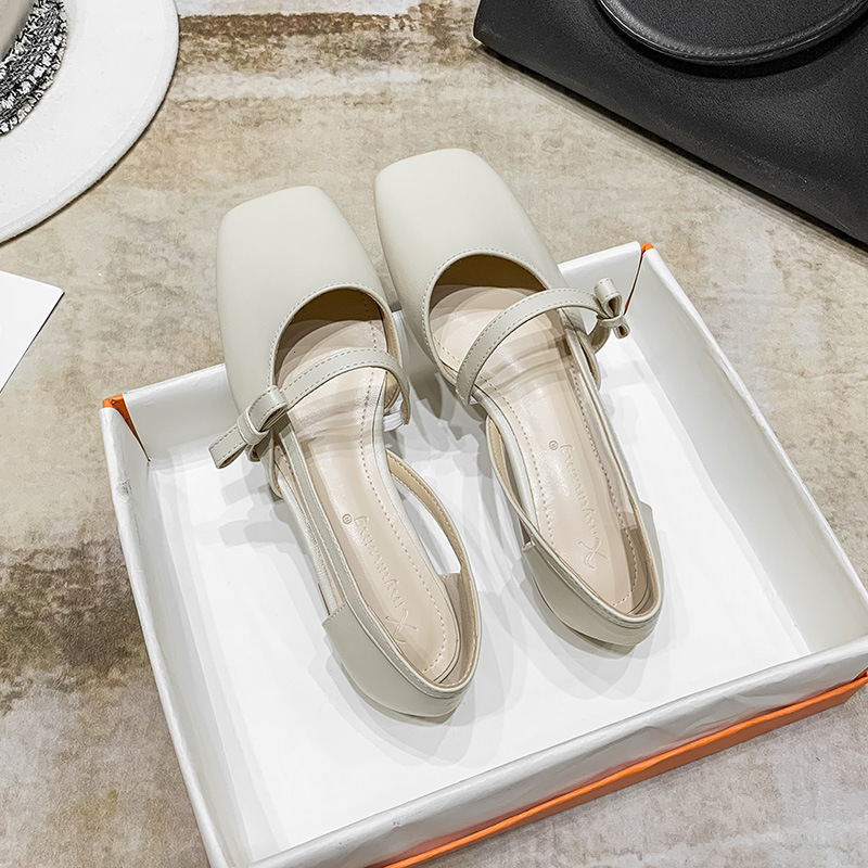 Sandals fashion in Baotou sandals women's evening wind hollow flat sole square shoes bb168-6 SN5O, 1# shoe box
Sandals fashion in Baotou sandals women's evening wind hollow flat sole square shoes bb168-6 SN5O, 1# shoe box