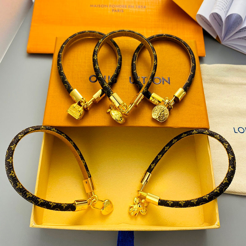 Ls Donkey Classic Bag Leather Strap Bracelet Love Lock Head Leather Rope Pendant Fashion Trendy Couple Leather Cord Bracelet, Golden;silver
Ls Donkey Classic Bag Leather Strap Bracelet Love Lock Head Leather Rope Pendant Fashion Trendy Couple Leather Cord Bracelet, Golden;silver