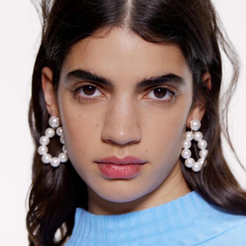 2021 Fashion Pearl Big Drop Earring Elegant Korea Hollow Circle Pendant Hoop Earring for Women Wedding Bride Party Jewelry
2021 Fashion Pearl Big Drop Earring Elegant Korea Hollow Circle Pendant Hoop Earring for Women Wedding Bride Party Jewelry