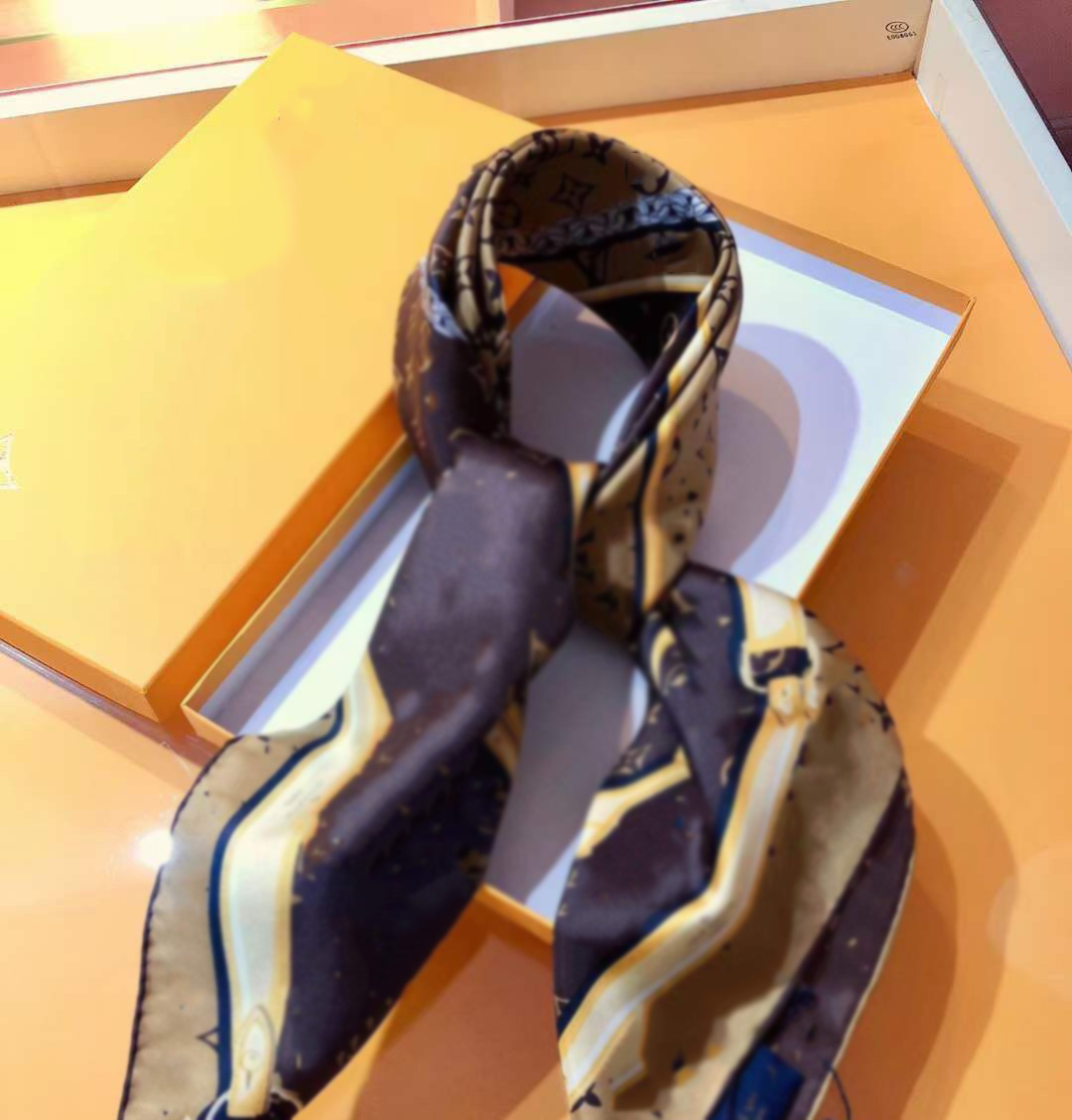 100% silk square, stylish and elegant, lady headscarf, classic luxury style, high-quality scarf, 90*90cm
100% silk square, stylish and elegant, lady headscarf, classic luxury style, high-quality scarf, 90*90cm