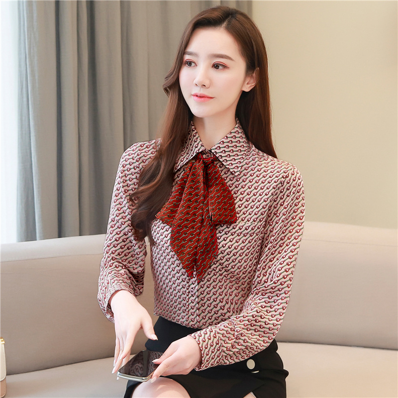Lace Up Bow Smooth Silk Runway Shirt 2021 Sweet Lantern Sleeve Satin Printed Urban Elegant Blouses Spring Autumn Winter Slim Refined Style Office Lady Designer Tops
Lace Up Bow Smooth Silk Runway Shirt 2021 Sweet Lantern Sleeve Satin Printed Urban Elegant Blouses Spring Autumn Winter Slim Refined Style Office Lady Designer Tops