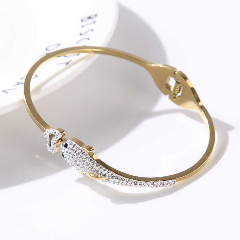 Dolphin Shape Crystal Bangles & Bracelets Spring Clasp Stainless Steel Cz Bracelet for Women Girls Wedding Party Jewelry Gift Q0719
Dolphin Shape Crystal Bangles & Bracelets Spring Clasp Stainless Steel Cz Bracelet for Women Girls Wedding Party Jewelry Gift Q0719