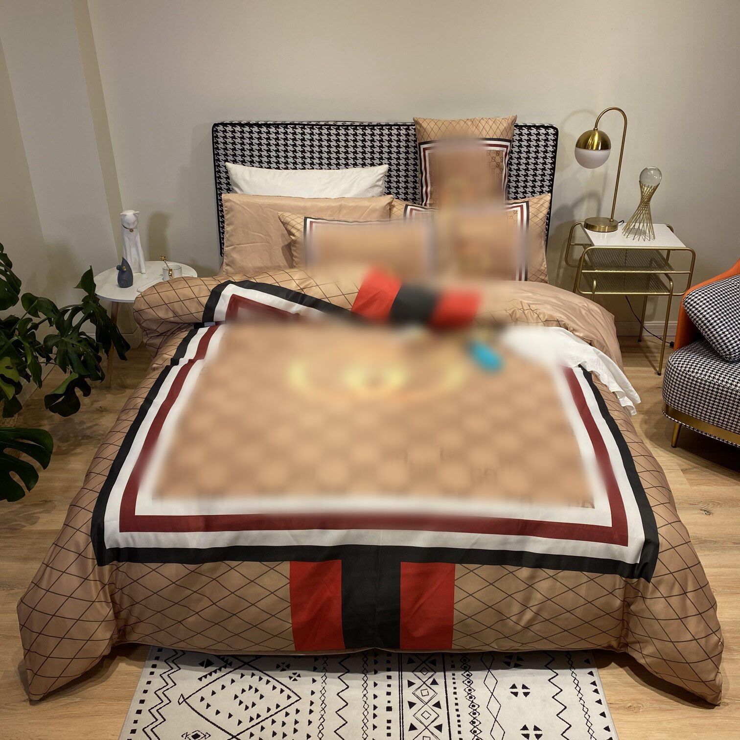 Light brown designer bedding sets cover letter print size designer bedding 4 pcs set silk luxury comforter cover, Same as pic
Light brown designer bedding sets cover letter print size designer bedding 4 pcs set silk luxury comforter cover, Same as pic