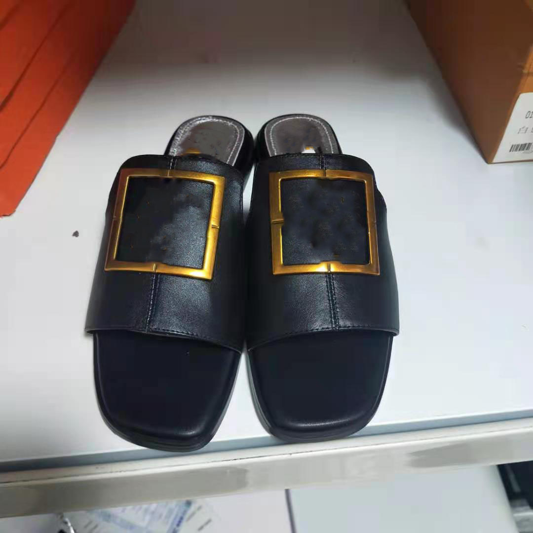 2021 new explosive women's open-toe flat sandals Muller casual sandals, gold metal 4G badge buckle metal texture on the vamp, 36-40, Black;red
2021 new explosive women's open-toe flat sandals Muller casual sandals, gold metal 4G badge buckle metal texture on the vamp, 36-40, Black;red
