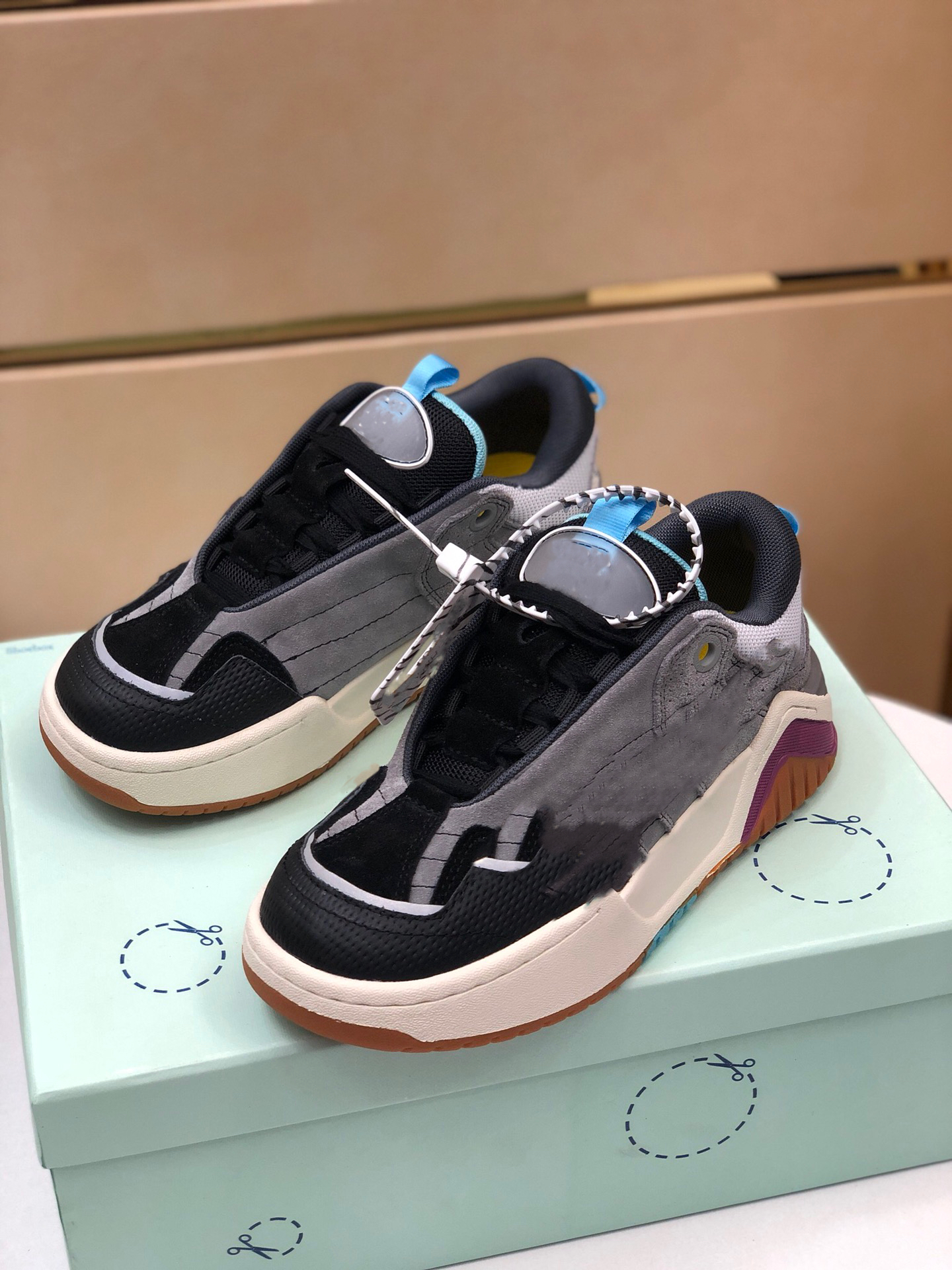 American niche luxury shoes Arrow patch models High-quality leather Increased leisure sports Outdoor basketball Men's and women's couple shoeses, Box 
American niche luxury shoes Arrow patch models High-quality leather Increased leisure sports Outdoor basketball Men's and women's couple shoeses, Box