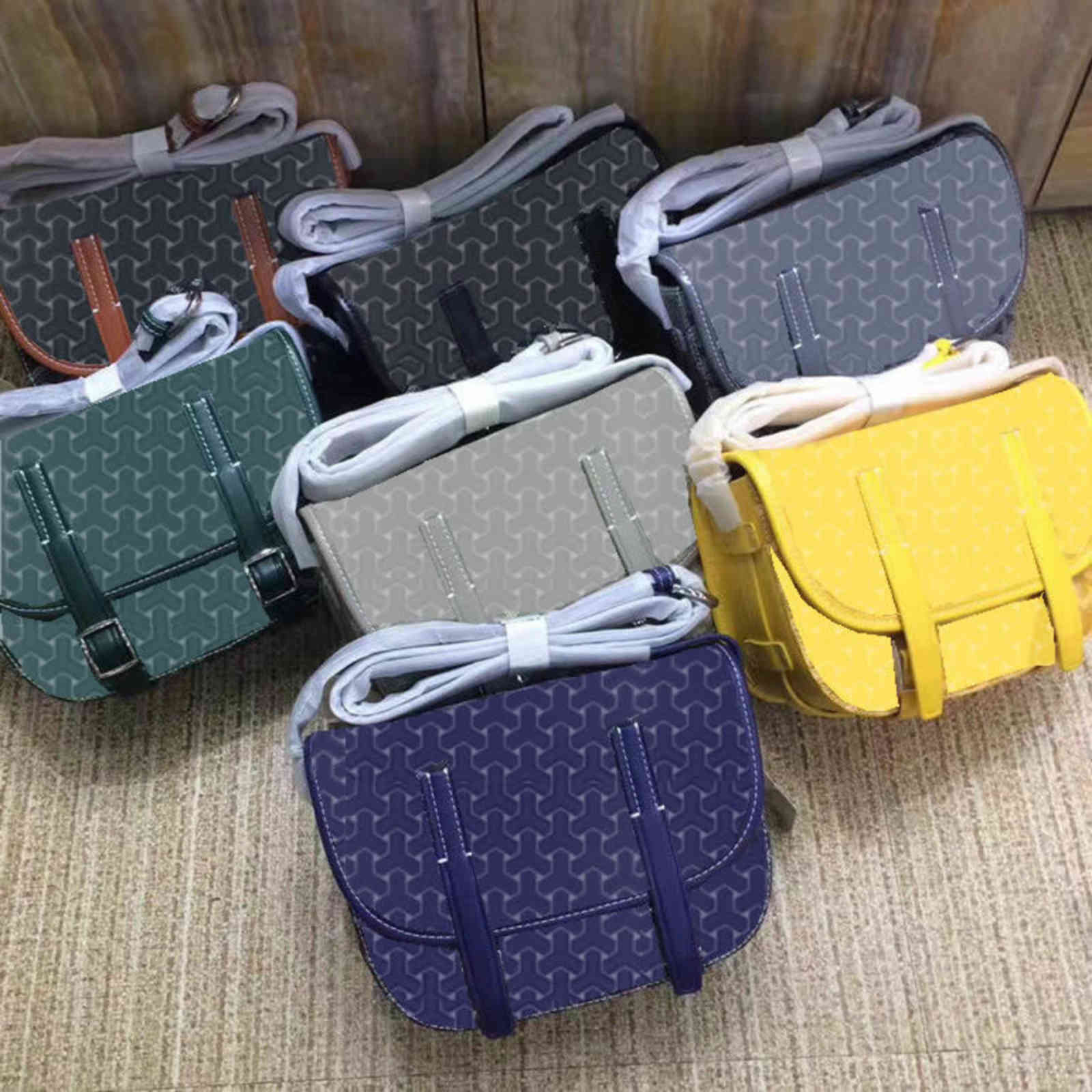bags High value goya postman bag classic letter printing high-grade double button messenger small square Box GY
bags High value goya postman bag classic letter printing high-grade double button messenger small square Box GY