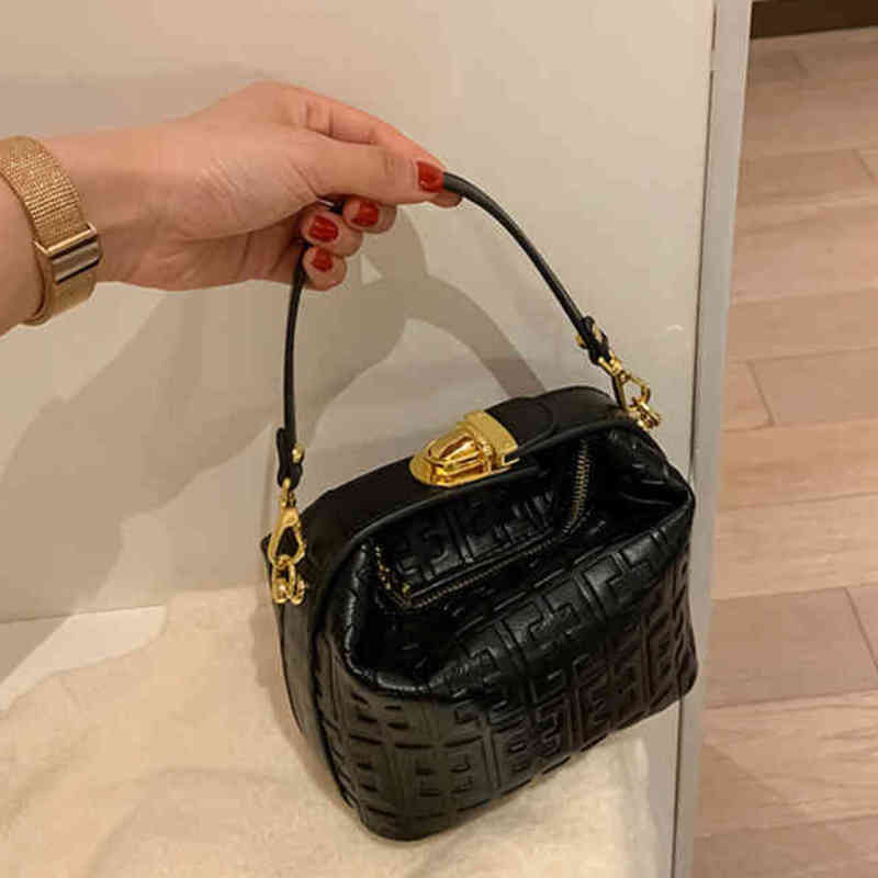 Bento canvas pillow purse new fashion Bucket handbag women's purses small bags messenger sling shoulder portable mini bag leather purses, Brown
Bento canvas pillow purse new fashion Bucket handbag women's purses small bags messenger sling shoulder portable mini bag leather purses, Brown