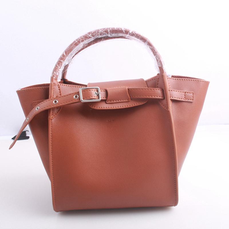 Top Quality Luxurys Designers Bags New Fashion Style Trapeze Handbag Women Bags Cowhide Leather Tote Bag Woman Shopping Bucket Bag Wholesale, Dust bag(no sell separately)
Top Quality Luxurys Designers Bags New Fashion Style Trapeze Handbag Women Bags Cowhide Leather Tote Bag Woman Shopping Bucket Bag Wholesale, Dust bag(no sell separately)