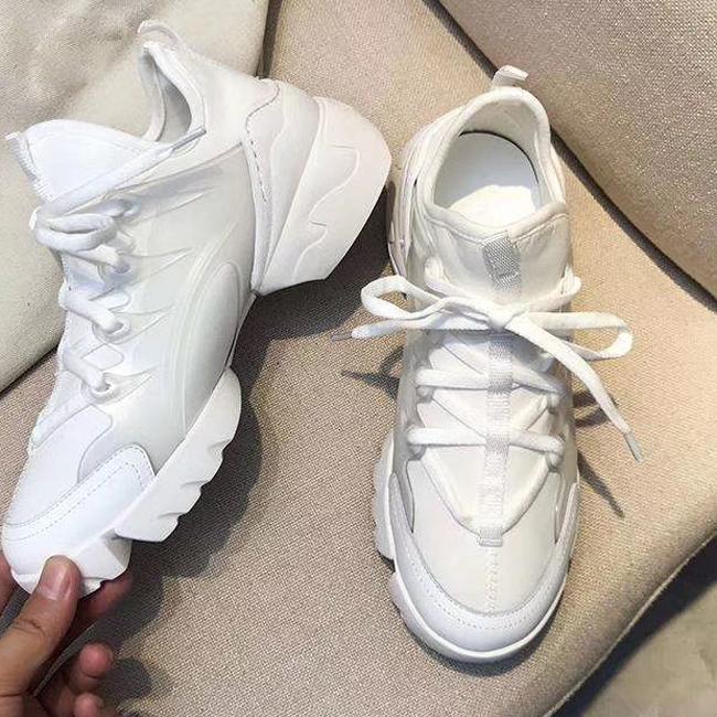 2020 hot Classic! Shoes Connect sneaker for Women vintage trainers Classic black Outsole Increase 5CM Flower Triple S Dad Shoes, 100
2020 hot Classic! Shoes Connect sneaker for Women vintage trainers Classic black Outsole Increase 5CM Flower Triple S Dad Shoes, 100