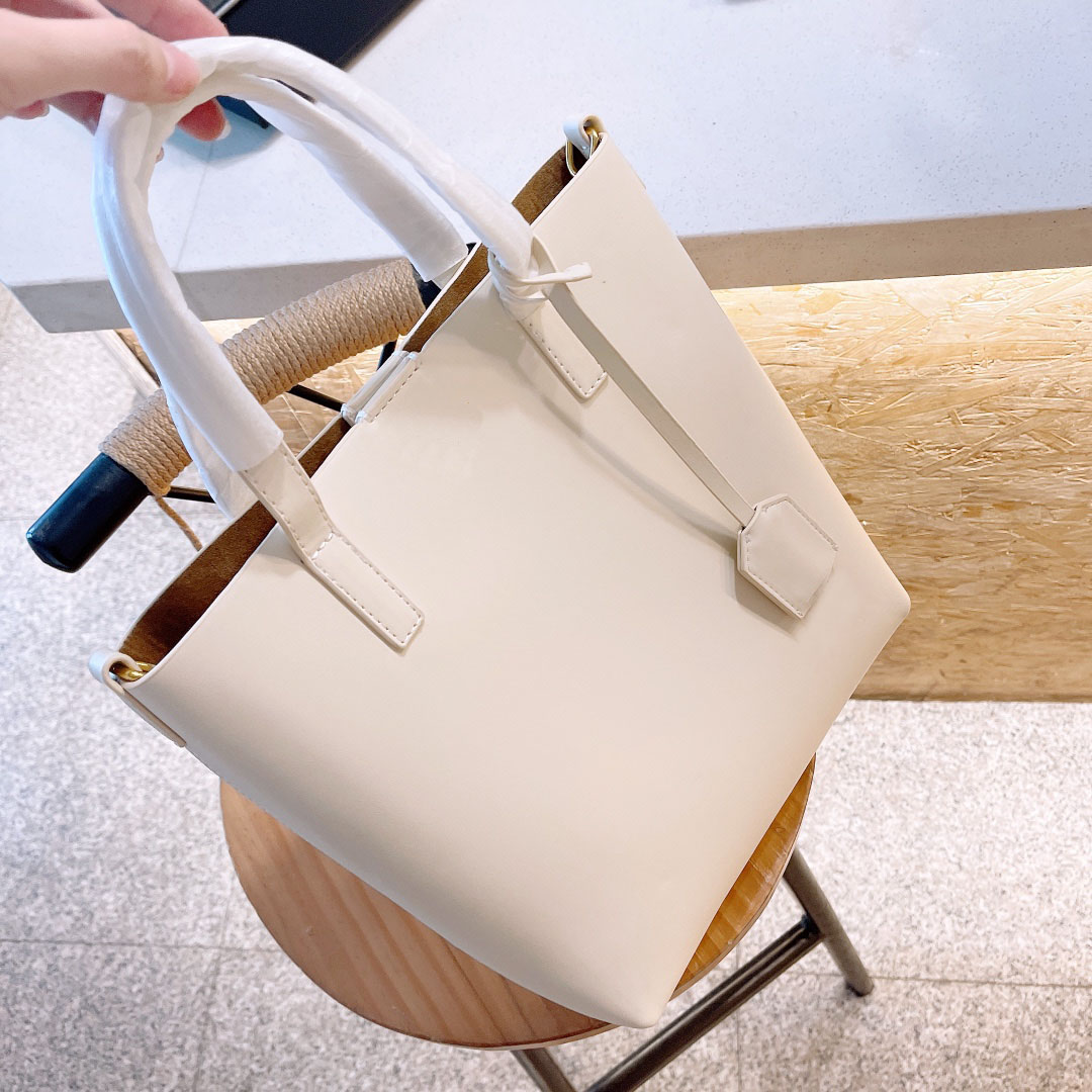 21FW Designer Shoulder Bags handbags women's luxury cross body classic letter pattern shopping bag fashion high quality handbag, Make up for price
21FW Designer Shoulder Bags handbags women's luxury cross body classic letter pattern shopping bag fashion high quality handbag, Make up for price