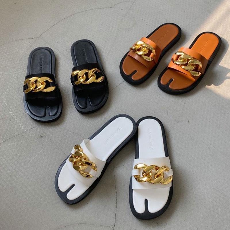 New Designer Women Slippers Fashion Big Gold Chain Sandals Shoes Open Toe Slip On Mules Flat Heels Casual Beach Slides Flip Flop, White
New Designer Women Slippers Fashion Big Gold Chain Sandals Shoes Open Toe Slip On Mules Flat Heels Casual Beach Slides Flip Flop, White