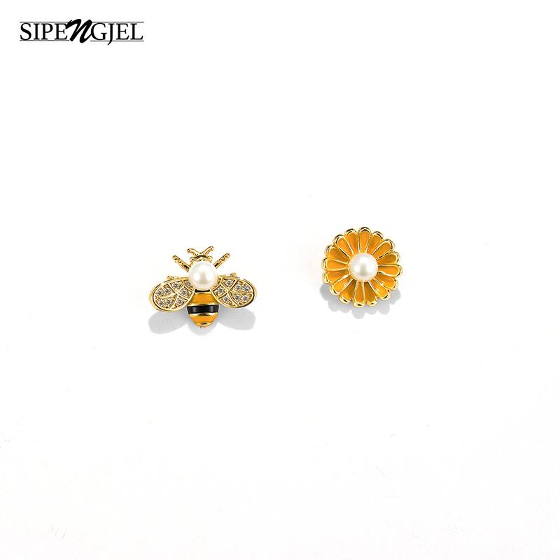Stud SIPENGJEL Fashion Inlaid Zircon Dainty Bee Flower Earrings For Women Hypoallergenic Jewelry 2021, Golden;silver
Stud SIPENGJEL Fashion Inlaid Zircon Dainty Bee Flower Earrings For Women Hypoallergenic Jewelry 2021, Golden;silver