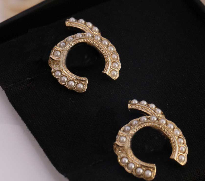 2021 Fashion style Top quality stud earring with pearl for women wedding jewelry gift have velet bag box stamp PS3703, Golden
2021 Fashion style Top quality stud earring with pearl for women wedding jewelry gift have velet bag box stamp PS3703, Golden