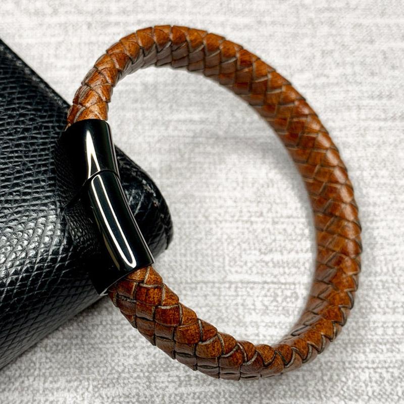 Charm Bracelets Vintage Male Bracelet Brown Braided Leather Rope Men Jewelry Stainless Steel Magnetic Clasp Punk Man Bracelete SP0020
Charm Bracelets Vintage Male Bracelet Brown Braided Leather Rope Men Jewelry Stainless Steel Magnetic Clasp Punk Man Bracelete SP0020
