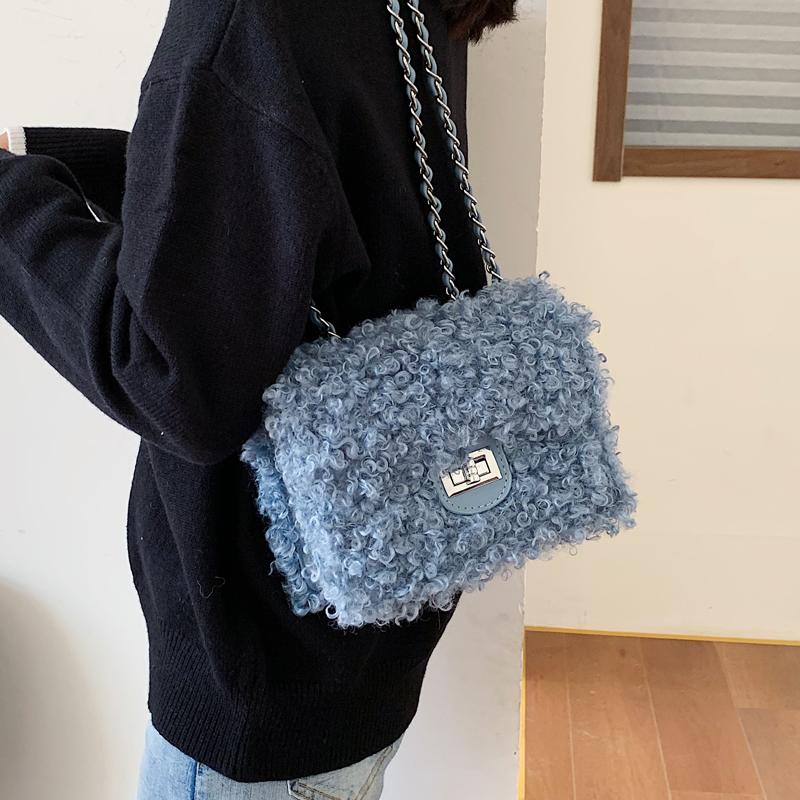 2021 Winter Fashion New Square Crossbody bag High quality Soft Plush Women's Designer Handbag Lock Chain Shoulder Messenger Bag, Black
2021 Winter Fashion New Square Crossbody bag High quality Soft Plush Women's Designer Handbag Lock Chain Shoulder Messenger Bag, Black