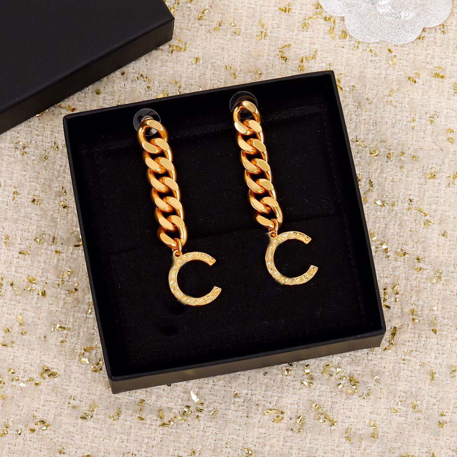 2022 Top quality Fashion style charm dangle Drop earring in 18k gold plated and chain design for women wedding jewelry gift have box PS3913
2022 Top quality Fashion style charm dangle Drop earring in 18k gold plated and chain design for women wedding jewelry gift have box PS3913