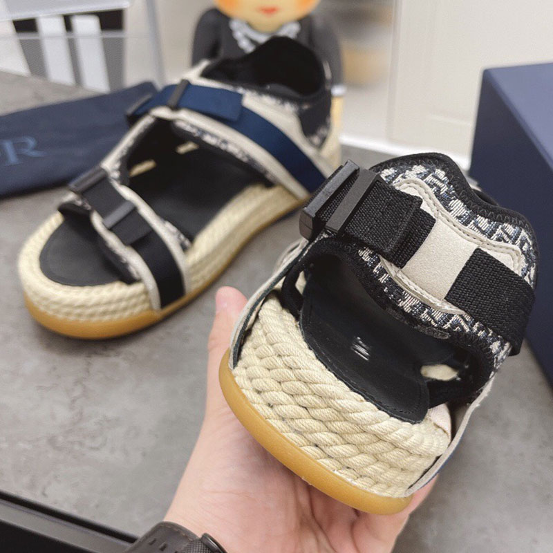 Mens Sandals Flat Shoes Luxury Designers Create High Quality Ladies Summer Beach Casual sandali Buckle Thick Sole Design 21SS fashion Style, Black
Mens Sandals Flat Shoes Luxury Designers Create High Quality Ladies Summer Beach Casual sandali Buckle Thick Sole Design 21SS fashion Style, Black