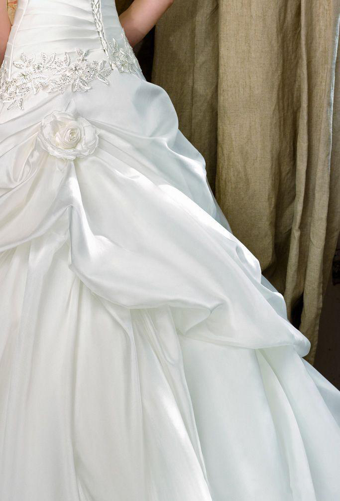Best Selling 2022 Glamour A-Line Lace Up Ruffles Satin Ivory Wedding Dresses Beautiful Flare Bridal Gown Divid 0431