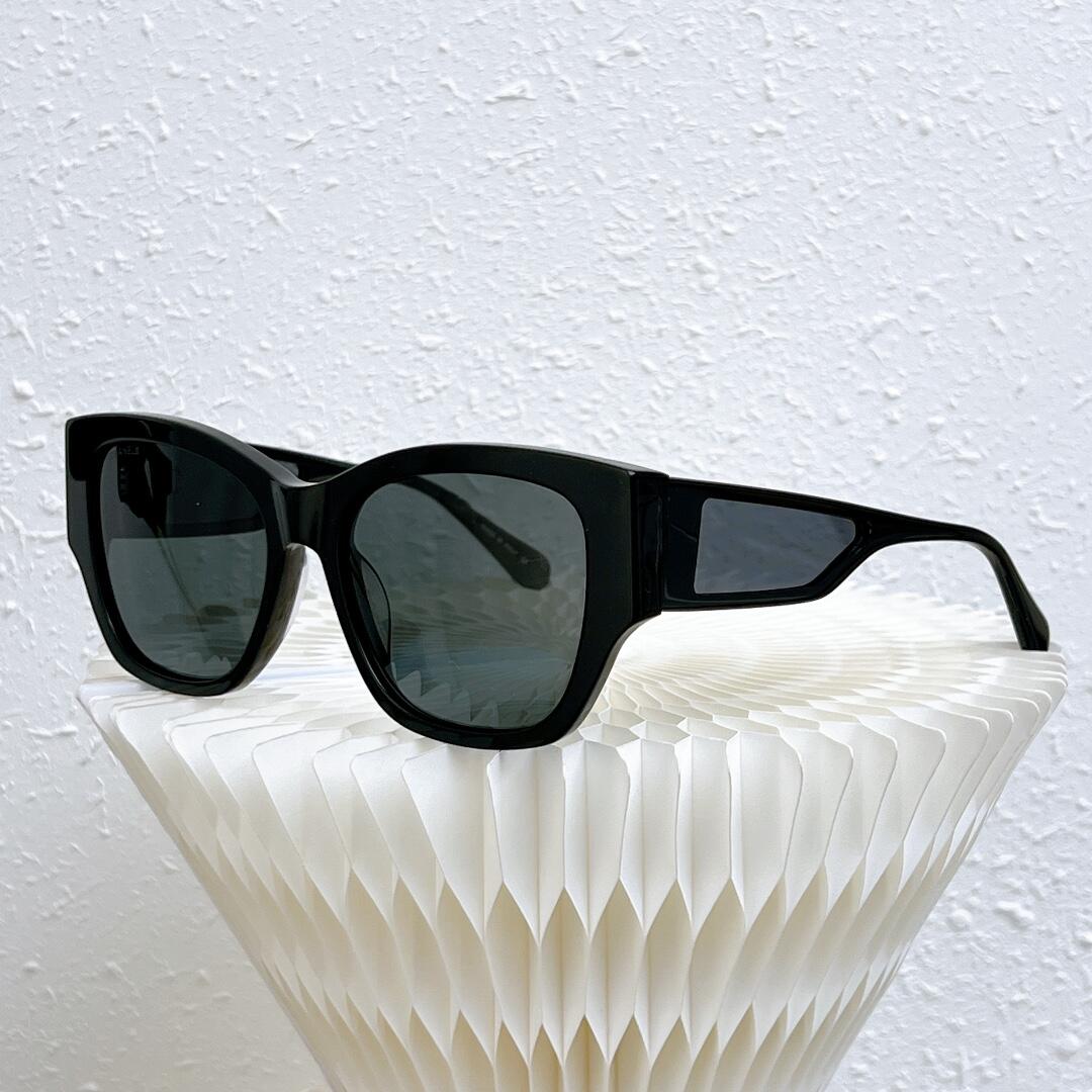 Summer Sunglasses Man Woman Unisex Fashion Eyewear Glasses Retro Small Frame Design UV400 5 Color Optional 5429 Top Quality Womens Come With Package
Summer Sunglasses Man Woman Unisex Fashion Eyewear Glasses Retro Small Frame Design UV400 5 Color Optional 5429 Top Quality Womens Come With Package