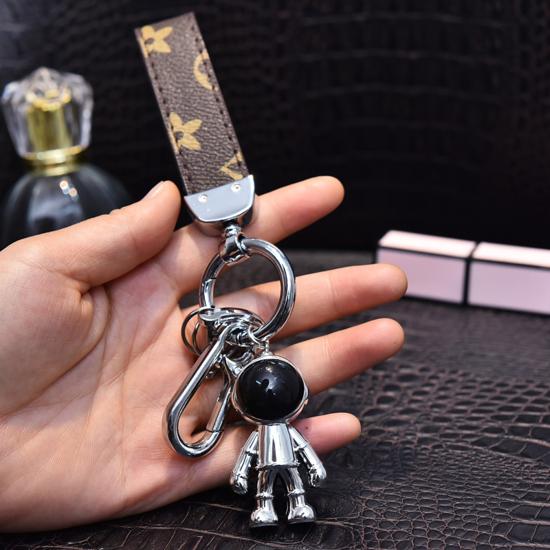 Leather Key Chain Creative Astronaut Charm Robot Men and Women Car Keyfob Ring Personality Astronaut Pendant