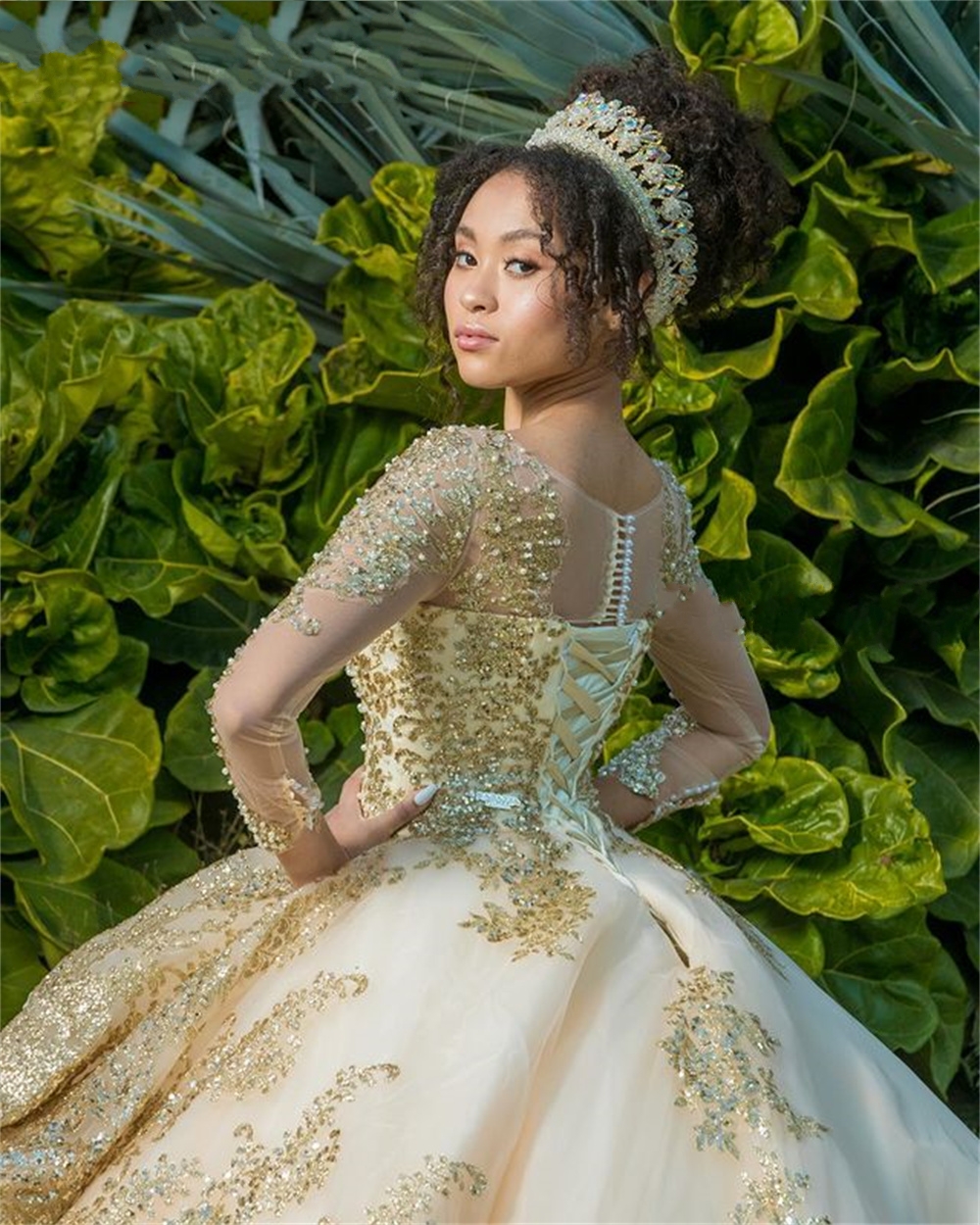 Long Sleeve Sweet 16 Gold Lace Quinceanera Dresses Long Train Ball Gown vestidos para 15 vestido de xv años 2022 V Neck Brithday Party Wear Prom Eveni