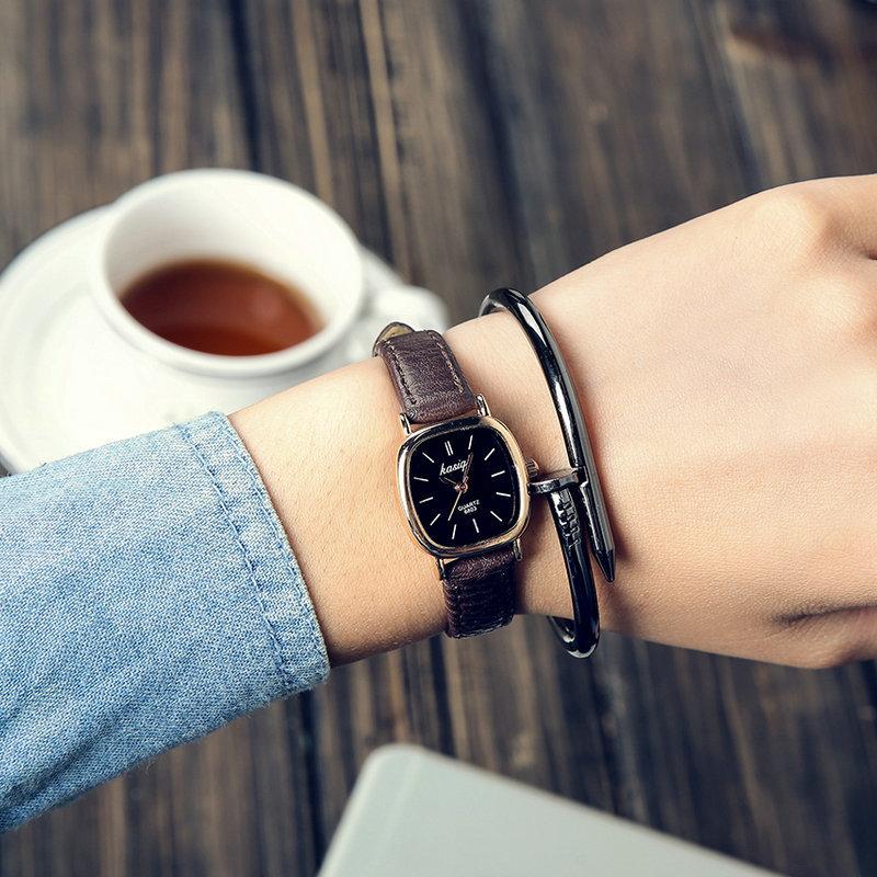 Wristwatches Fashion Women's Watches Casual Leather Strap Small Rectangle Dial Woman Wristwatch Simple Quartz Female Clock Relogio Feminino, Brown black
Wristwatches Fashion Women's Watches Casual Leather Strap Small Rectangle Dial Woman Wristwatch Simple Quartz Female Clock Relogio Feminino, Brown black