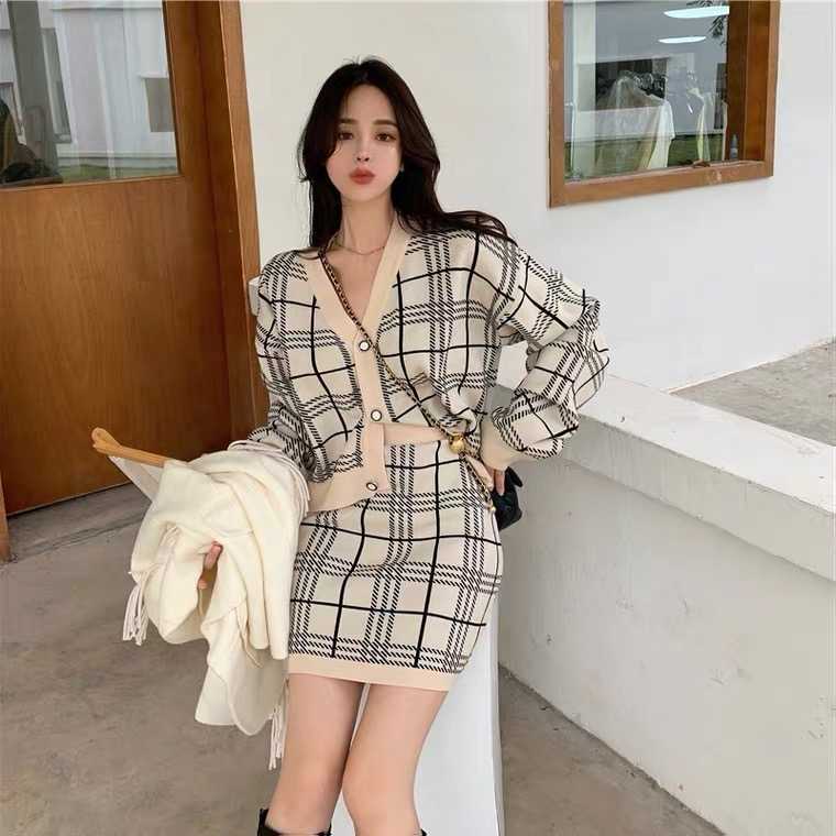 Korean ins spring V-neck plaid short knit sweater with hip skirt two-piece female 210708