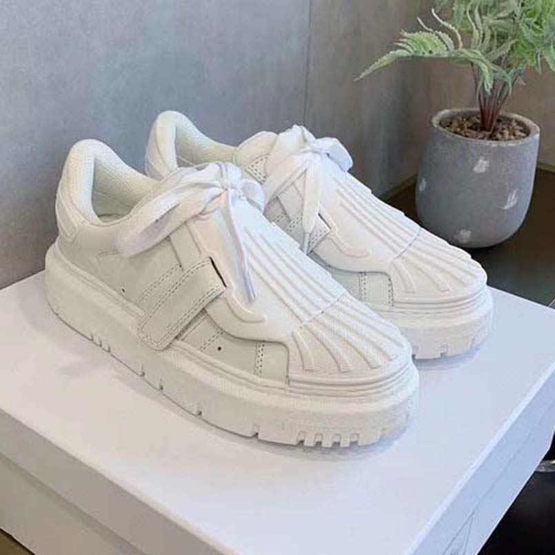 New Runaway Low top Sneaker Plaid pattern Platform Classic Suede Leather Sports Skateboarding Shoes Men Women Sneakers shoe008 2401, Box
New Runaway Low top Sneaker Plaid pattern Platform Classic Suede Leather Sports Skateboarding Shoes Men Women Sneakers shoe008 2401, Box