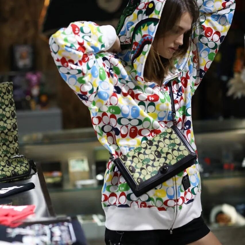Shark coat luminous cardigan hooded men's and women's hip hop fashion brand black and white color matching camouflage loose sweater
Shark coat luminous cardigan hooded men's and women's hip hop fashion brand black and white color matching camouflage loose sweater