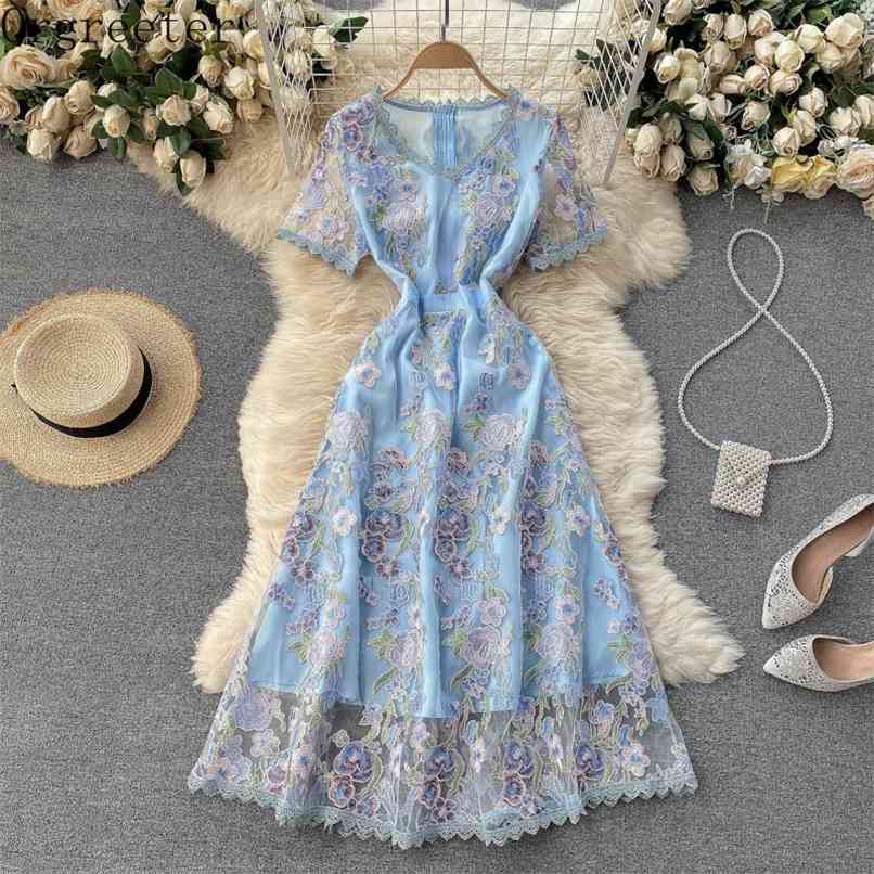 High Quality Exquisite Floral Embroidery Mesh Dress Women Elegant A-line Evening Party es Summer Fashion Blue Robe 210602, Sky blue
High Quality Exquisite Floral Embroidery Mesh Dress Women Elegant A-line Evening Party es Summer Fashion Blue Robe 210602, Sky blue
