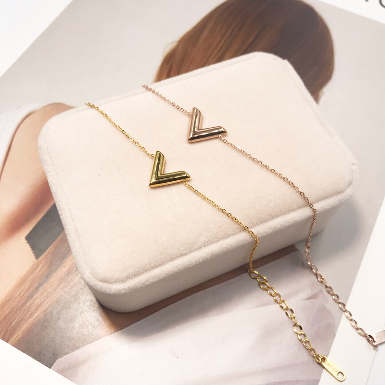 High Quality Simple Style Women Designer Bracelets Stainless Steel 3 Colors Gold Plated V Letter Love Bracelet Lady Gifts Fahion Jewelry Wholesale
High Quality Simple Style Women Designer Bracelets Stainless Steel 3 Colors Gold Plated V Letter Love Bracelet Lady Gifts Fahion Jewelry Wholesale
