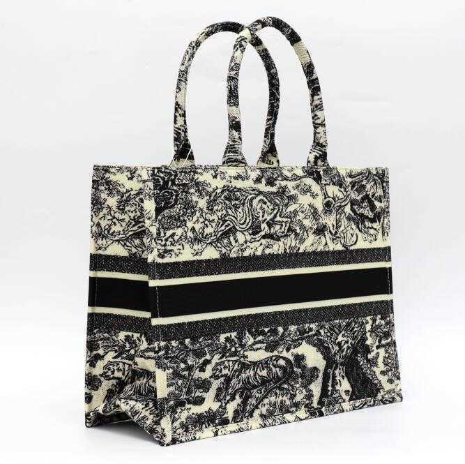 Multicolor Classic Totes Designers Luxurys Canvas Shopping Bags Large Capacity Woman Handbags High Quality Shoulder Bag 41cm
Multicolor Classic Totes Designers Luxurys Canvas Shopping Bags Large Capacity Woman Handbags High Quality Shoulder Bag 41cm