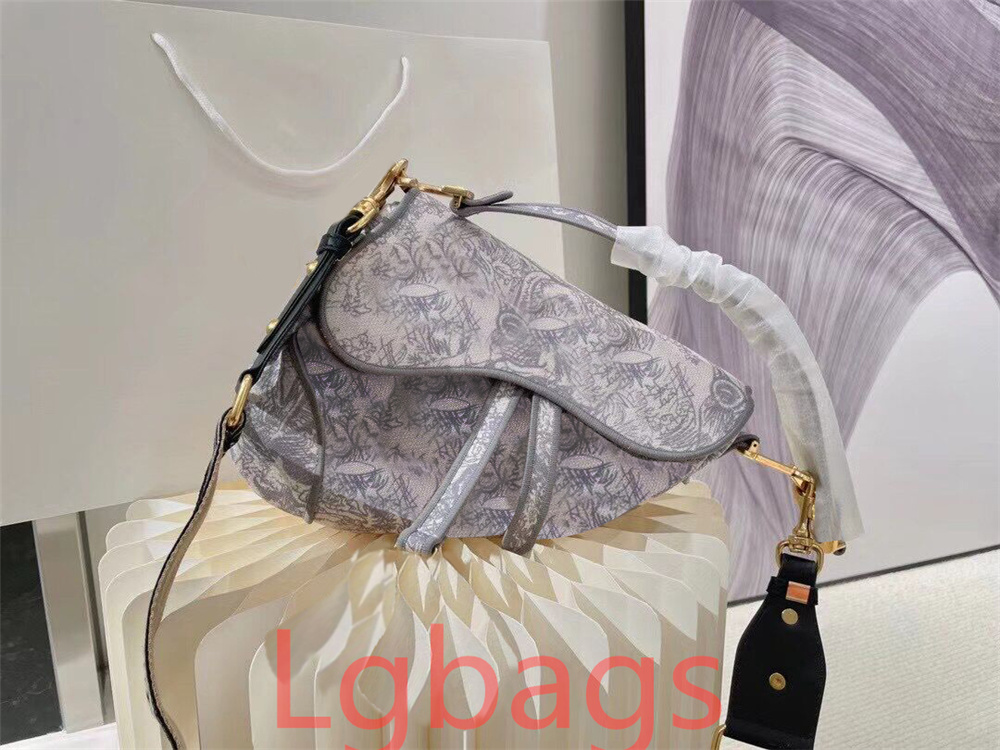 High Quality Brand Designers Shoulder Bag SaddleBags Ladies Temperament Fashion Luxury Frosted Embroidered Leather Portable Saddle Wallet Bags, Shipping packaging bag
High Quality Brand Designers Shoulder Bag SaddleBags Ladies Temperament Fashion Luxury Frosted Embroidered Leather Portable Saddle Wallet Bags, Shipping packaging bag
