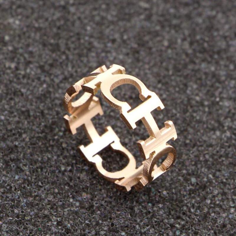 Wedding Rings 2021 Luxury High Quality Jewelry Stainless Steel Hollowed Cut Letter CH Ring For Woman Man Unisex Lover
Wedding Rings 2021 Luxury High Quality Jewelry Stainless Steel Hollowed Cut Letter CH Ring For Woman Man Unisex Lover