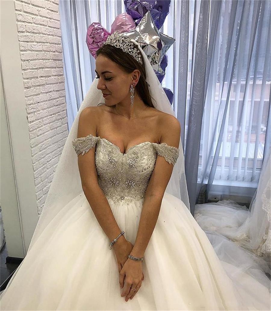 Luxury Crystals Beaded Ball Gown Wedding Dresses Off The Shoulder Long Train Vintage Bridal Gowns Chapel Ivory Organza Bride Dress Plus Size 2021 robe