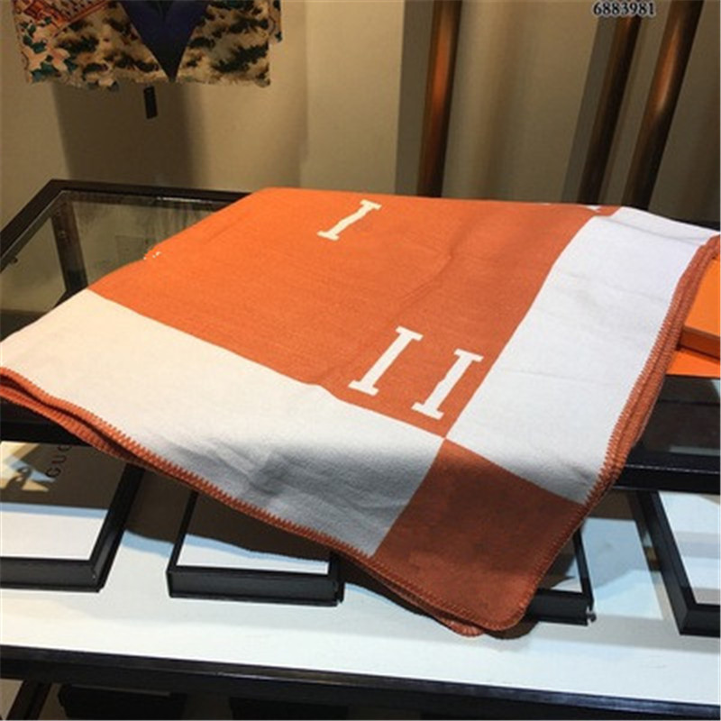 luxury design Blankets home classic high quality fashion blanket letter pattern fashional
luxury design Blankets home classic high quality fashion blanket letter pattern fashional