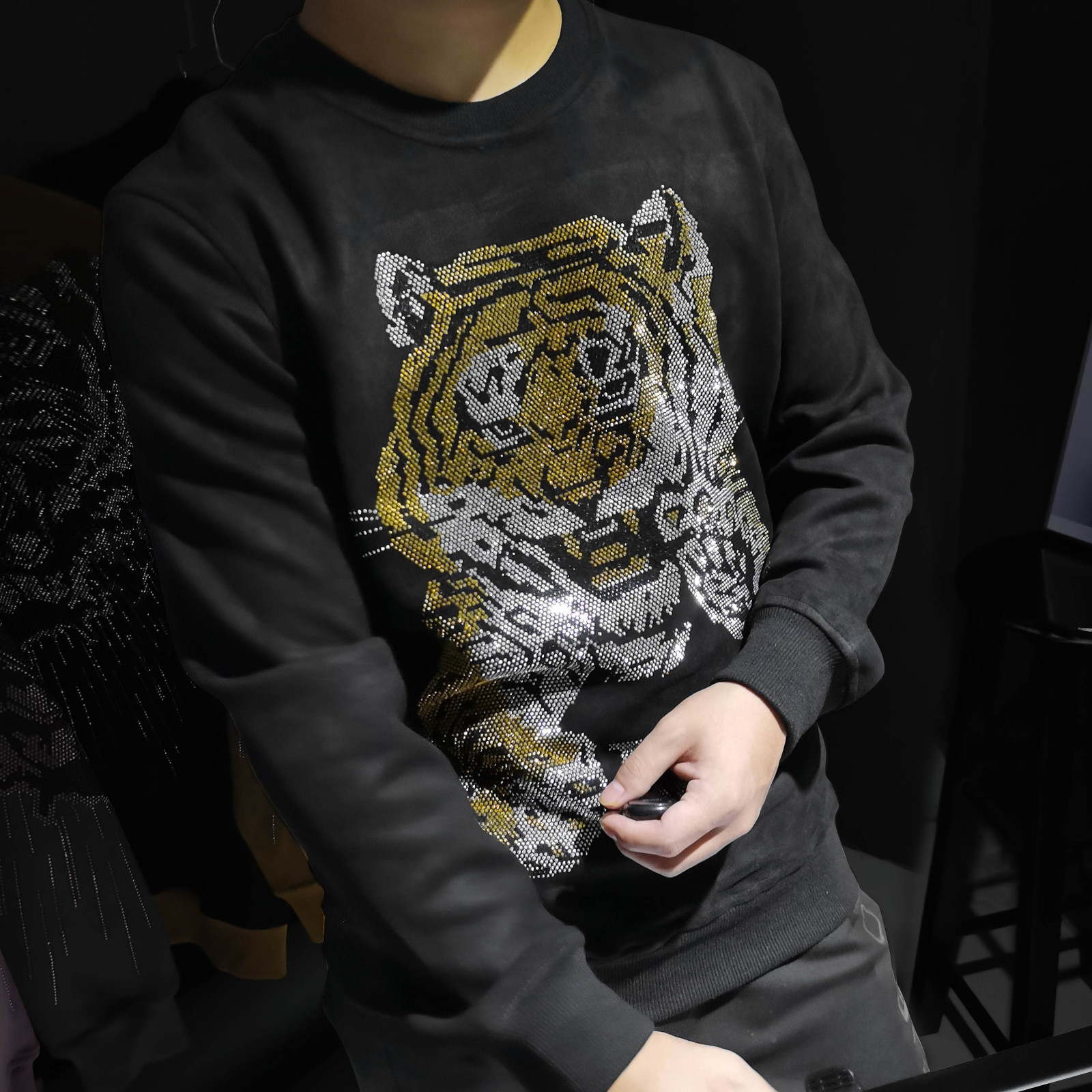 2021 New Luxury Sequin Printing Tiger Head Hip Hop Casual Pullover Men Streetwear t Shirt Homme Club Outfits Stage Clothing H4vt, Black
2021 New Luxury Sequin Printing Tiger Head Hip Hop Casual Pullover Men Streetwear t Shirt Homme Club Outfits Stage Clothing H4vt, Black