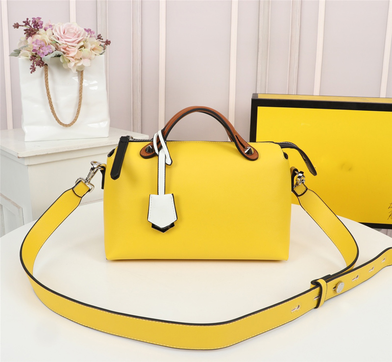 Women Luxurys Designers Bags 2021 Fashion Women Handbag Ladies Shoulder Bag Youth Flap Sweet Wind Genuine Leather Crossbody Bag ZF1121
Women Luxurys Designers Bags 2021 Fashion Women Handbag Ladies Shoulder Bag Youth Flap Sweet Wind Genuine Leather Crossbody Bag ZF1121