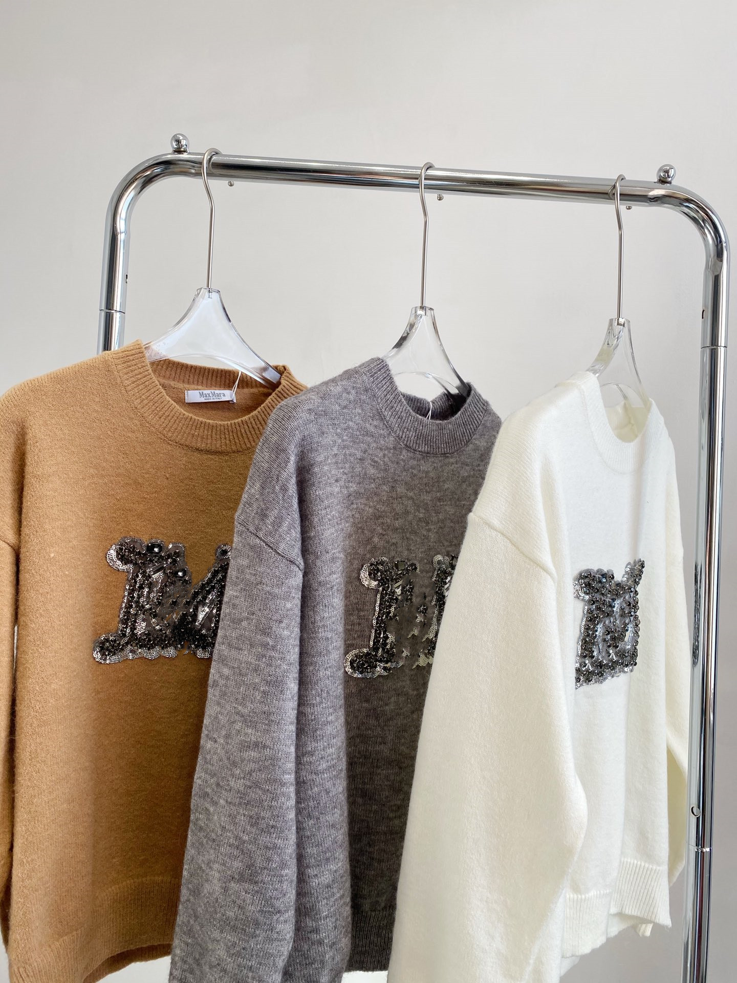 Maxmaras Italy womens wool knitting sweater women cashmere knit sweater Letter printing Sweatshirts luxury embroidery applique Long sleeve knitted sweaters, I need look other product
Maxmaras Italy womens wool knitting sweater women cashmere knit sweater Letter printing Sweatshirts luxury embroidery applique Long sleeve knitted sweaters, I need look other product
